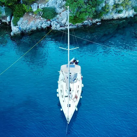 Nautical Nomads Botel *