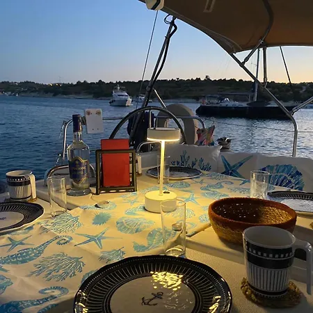 Hotel na wodzie Nautical Nomads *